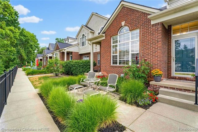 35104 Emma Circle, Walled Lake, MI 48390
