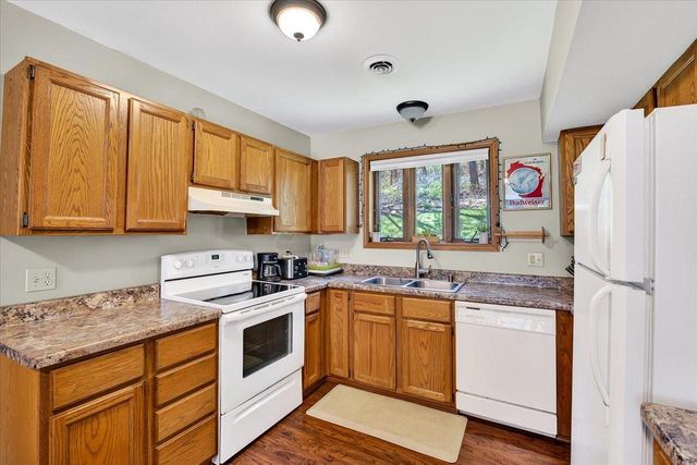 2037-2039 Continental Lane, Cross Plains, WI 53528