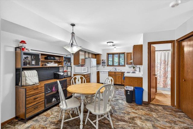 2037-2039 Continental Lane, Cross Plains, WI 53528