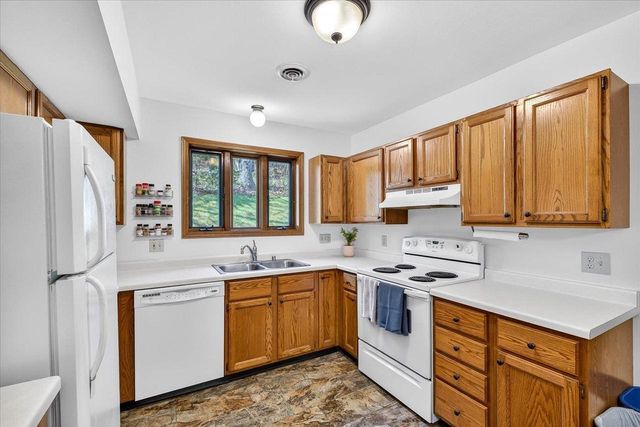 2037-2039 Continental Lane, Cross Plains, WI 53528