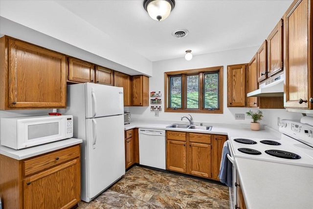 2037-2039 Continental Lane, Cross Plains, WI 53528