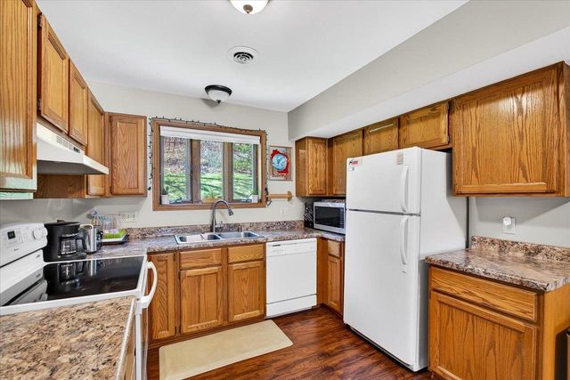 2037-2039 Continental Lane, Cross Plains, WI 53528