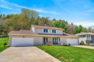 2037-2039 Continental Lane, Cross Plains, WI 53528