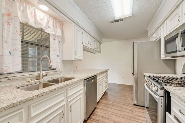 1038 Florence Drive, Duncanville, TX 75116