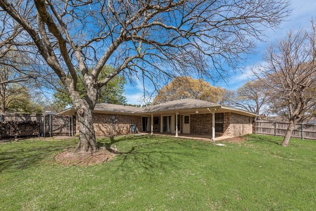 1038 Florence Drive, Duncanville, TX 75116