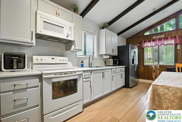 512 Southeast Old Stage Road South, Penn Forest Twp, PA 18210