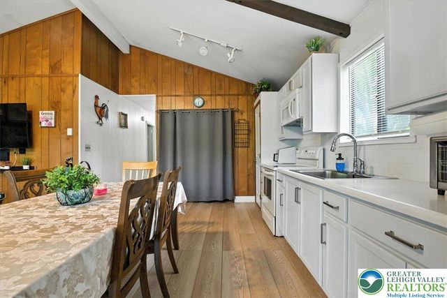 512 Southeast Old Stage Road South, Penn Forest Twp, PA 18210