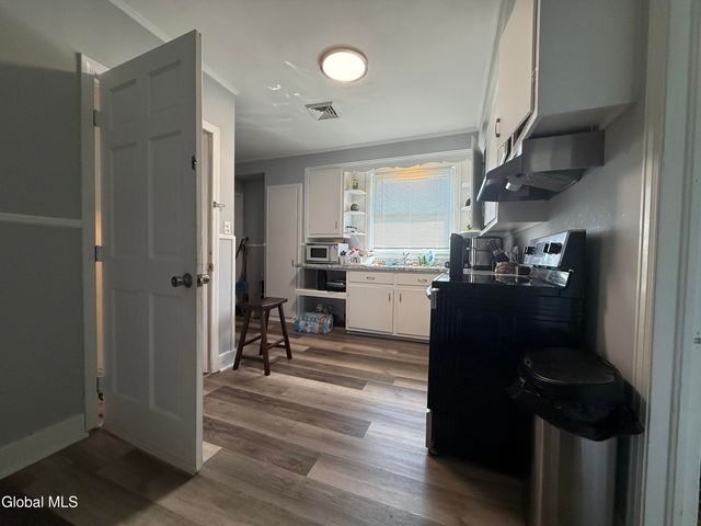 94 3rd Avenue, Gloversville, NY 12078
