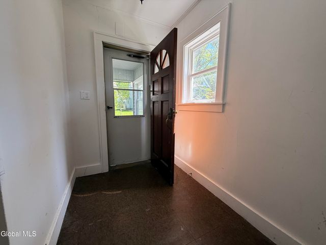 94 3rd Avenue, Gloversville, NY 12078