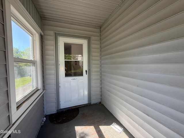94 3rd Avenue, Gloversville, NY 12078