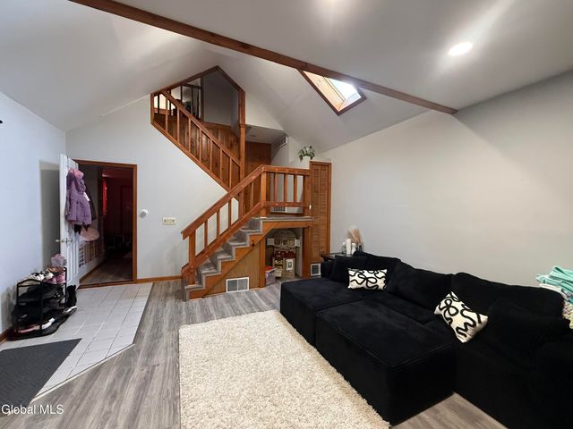 94 3rd Avenue, Gloversville, NY 12078