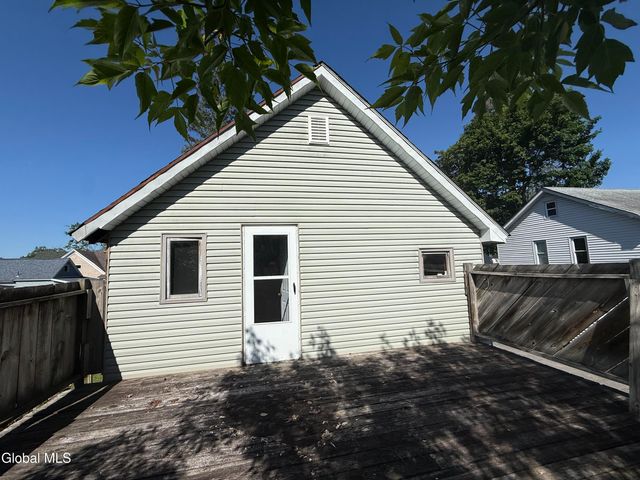 94 3rd Avenue, Gloversville, NY 12078