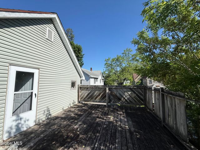 94 3rd Avenue, Gloversville, NY 12078