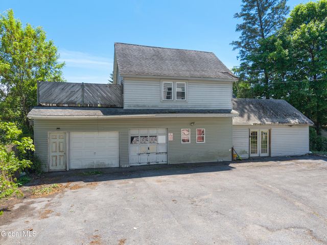 94 3rd Avenue, Gloversville, NY 12078