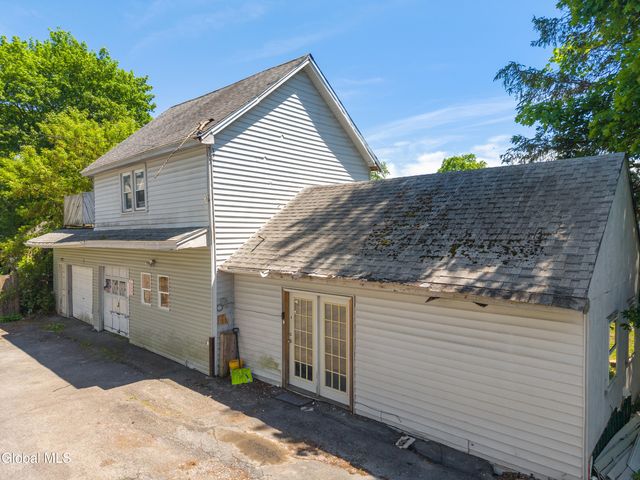 94 3rd Avenue, Gloversville, NY 12078