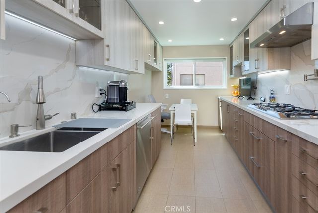 15137 Magnolia A, Sherman Oaks, CA 91403