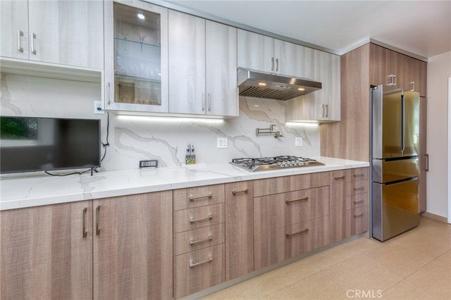 15137 Magnolia A, Sherman Oaks, CA 91403