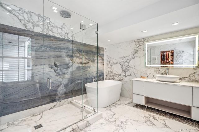 23 Estates Terrace N, Manhasset, NY 11030