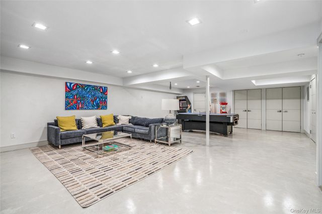 23 Estates Terrace N, Manhasset, NY 11030
