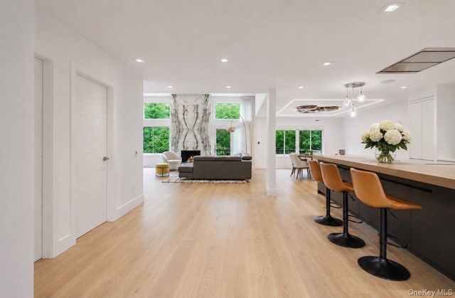 23 Estates Terrace N, Manhasset, NY 11030