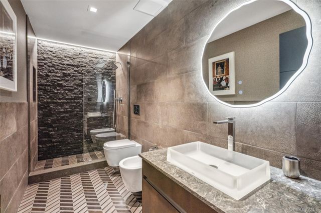 23 Estates Terrace N, Manhasset, NY 11030