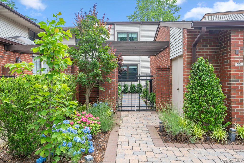 23 Estates Terrace N, Manhasset, NY 11030