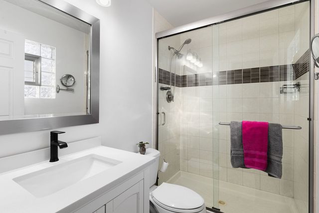 4907 Valerie Drive, Crystal Lake, IL 60014