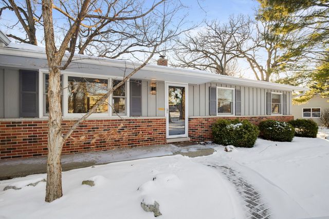 4907 Valerie Drive, Crystal Lake, IL 60014