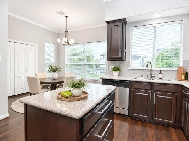 2146 Stacy Knoll, Houston, TX 77008