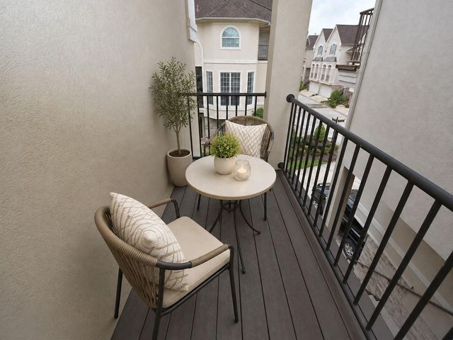 2146 Stacy Knoll, Houston, TX 77008