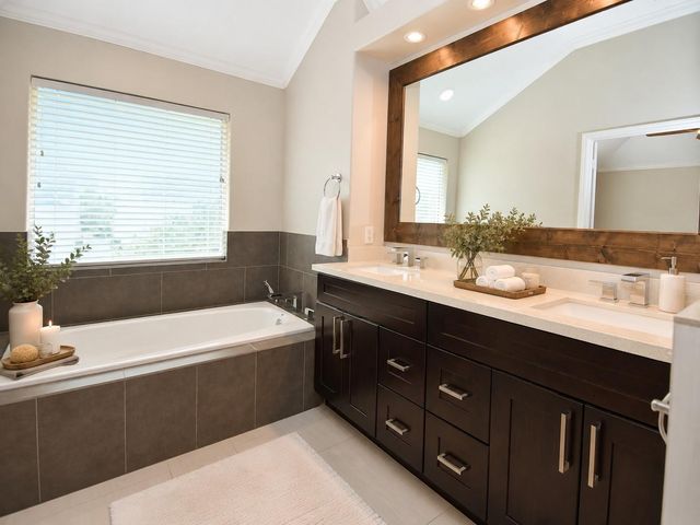 2146 Stacy Knoll, Houston, TX 77008