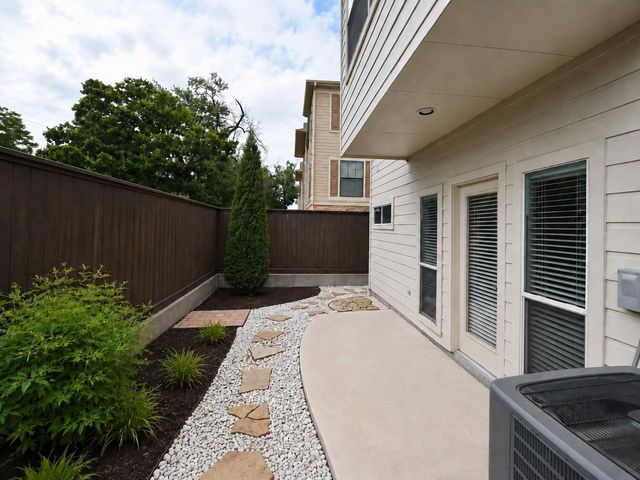2146 Stacy Knoll, Houston, TX 77008