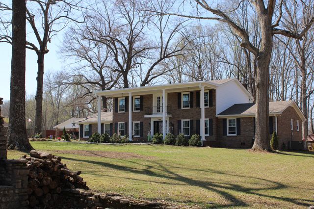 1311 Academy Rd, Portland, TN 37148