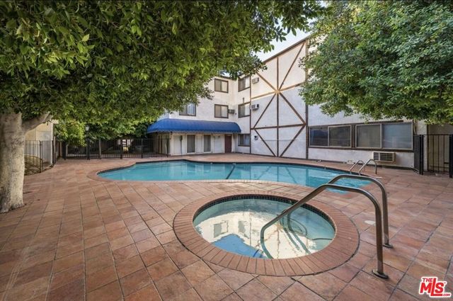 18530 Hatteras Street 130, Tarzana, CA 91356