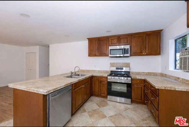 18530 Hatteras Street 130, Tarzana, CA 91356