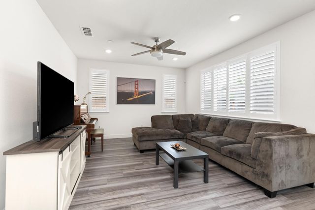 4444 Sanderson Dr, Folsom, CA 95630