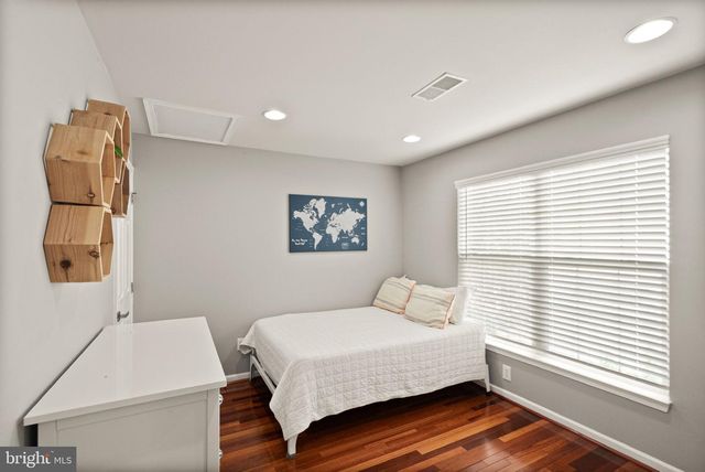 25941 HARTWOOD DRIVE, Chantilly, VA 20152