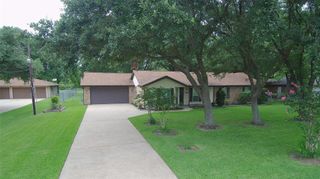 1410 E Houston Street, Highlands, TX 77562