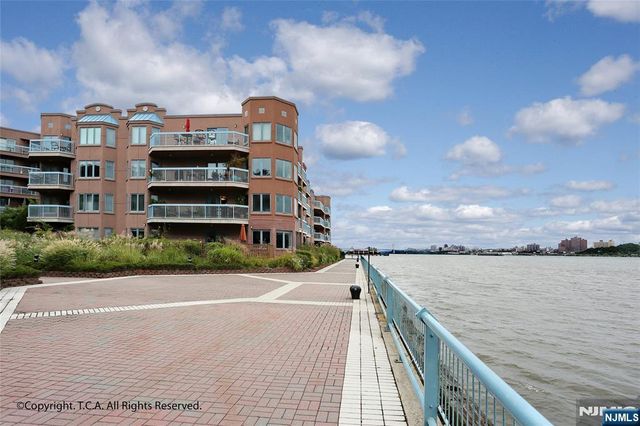 404 Jefferson Court PH4, Edgewater, NJ 07020
