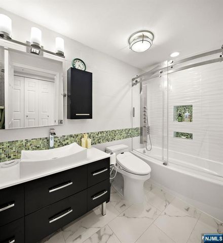 404 Jefferson Court PH4, Edgewater, NJ 07020