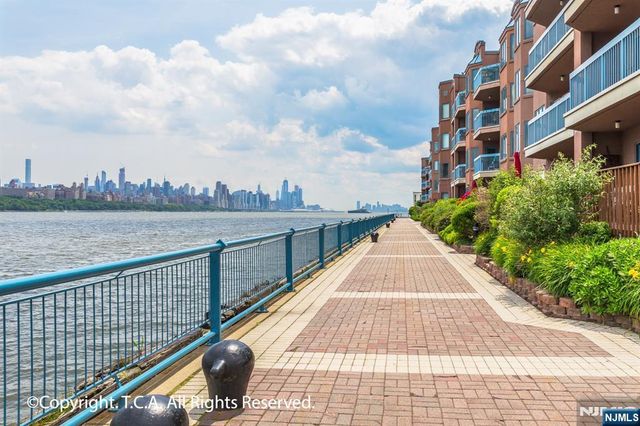 404 Jefferson Court PH4, Edgewater, NJ 07020