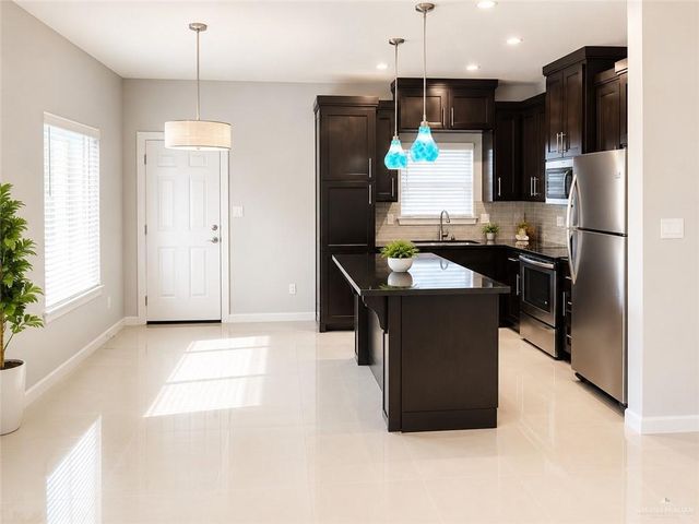 905 E La Cantera Avenue, Mcallen, TX 78503