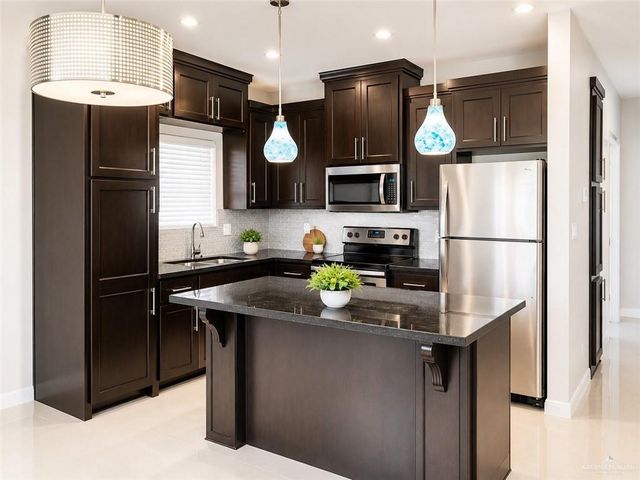 905 E La Cantera Avenue, Mcallen, TX 78503
