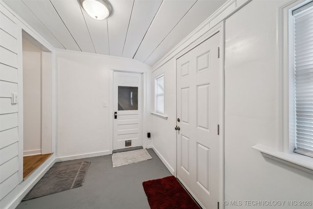 1043 N College Avenue, Tulsa, OK 74110