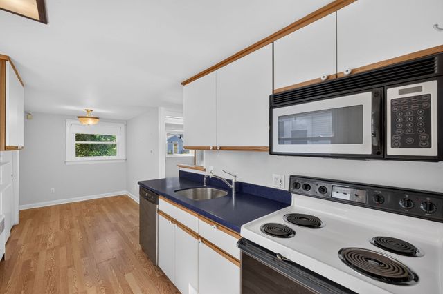 63 Hemlock St, Fall River, MA 02720
