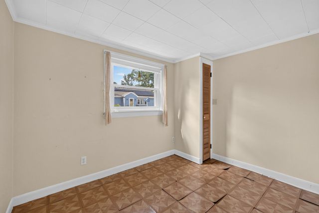 63 Hemlock St, Fall River, MA 02720