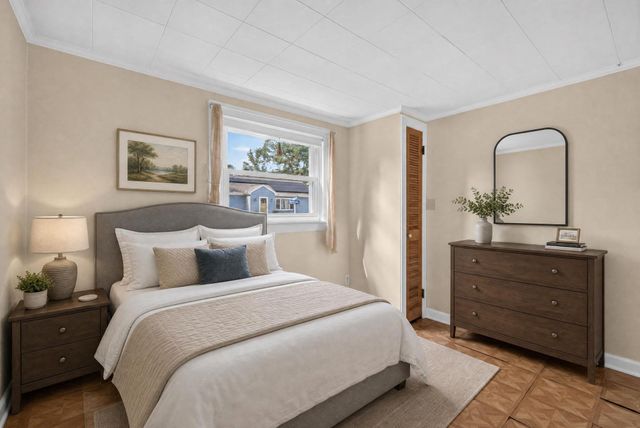 63 Hemlock St, Fall River, MA 02720