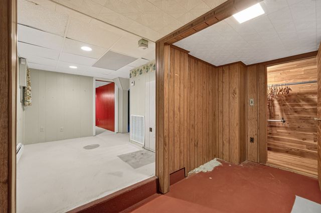 63 Hemlock St, Fall River, MA 02720