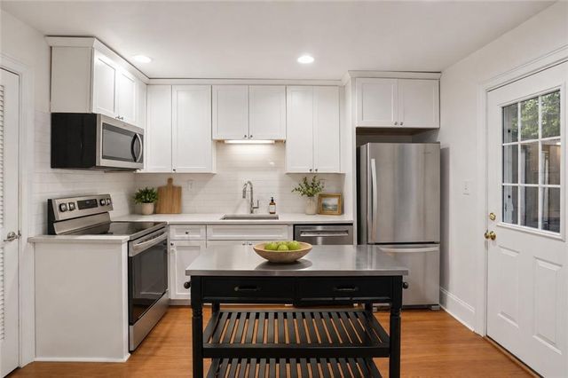13 Independence Place NW, Atlanta, GA 30318
