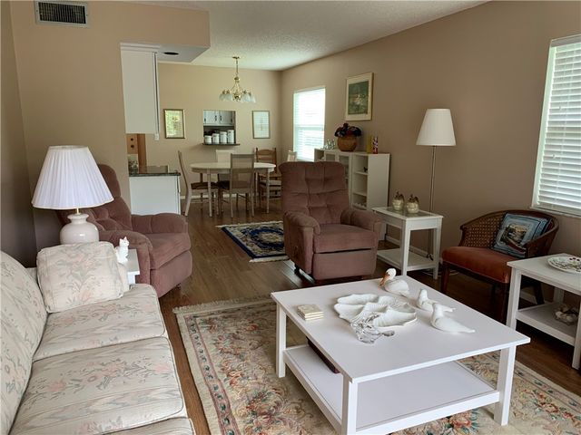 109 Springlake Court 107, Vero Beach, FL 32962